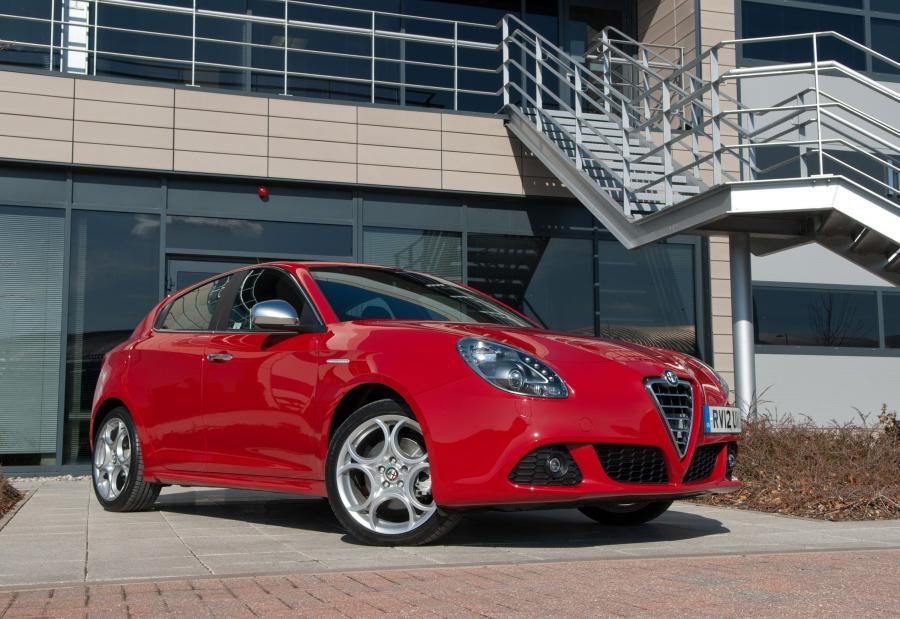  Alfa Romeo Giulietta 2012 года  (UK) (фото 34 из 56)